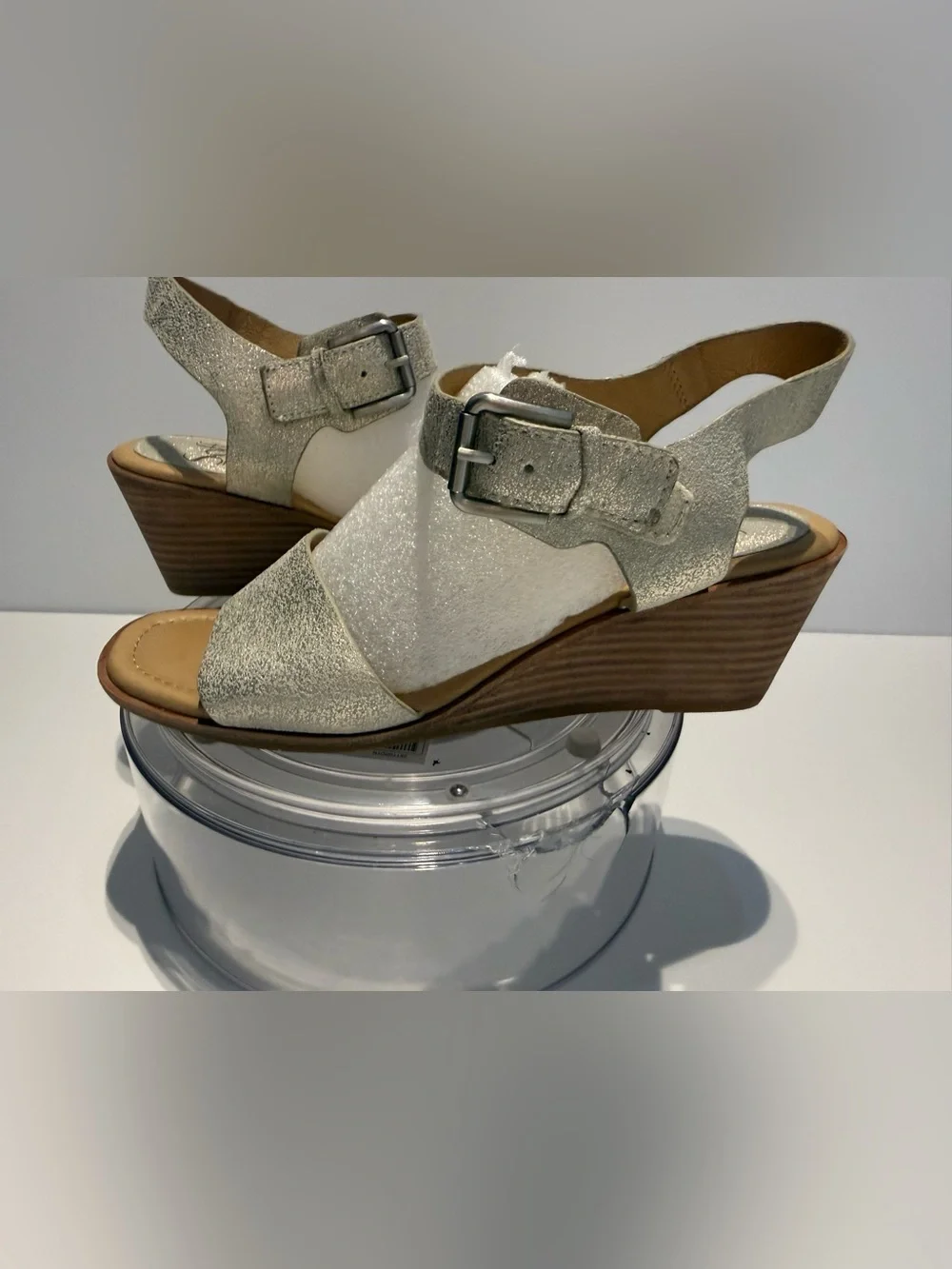 Women’s Sofft Garin Metallic Silver/Gold Wedge Sandal with Buckle 8.5M